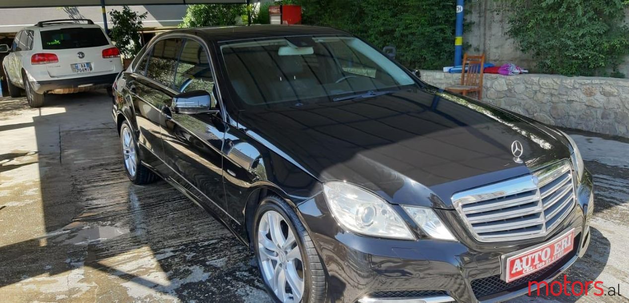 2011' Mercedes-Benz E 220 photo #1