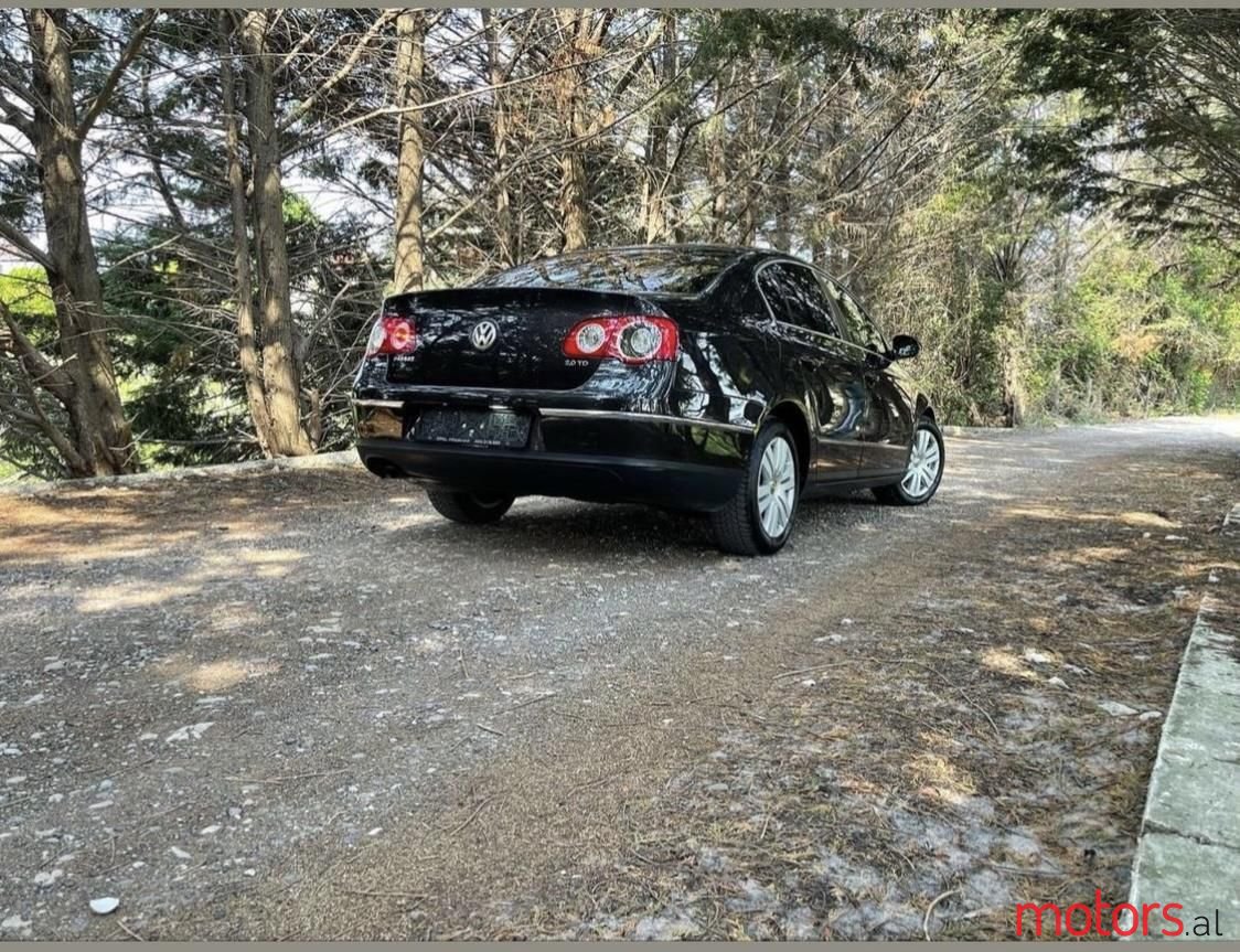 2005' Volkswagen Passat photo #3