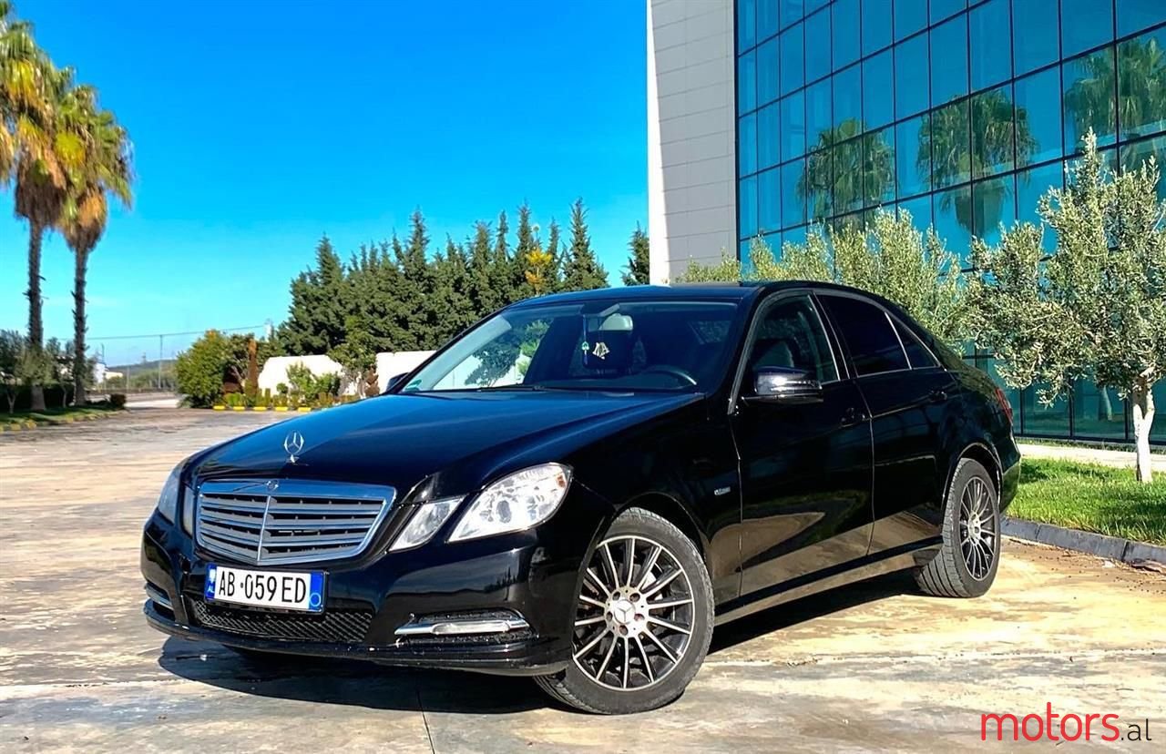 2012' Mercedes-Benz E 220 photo #1