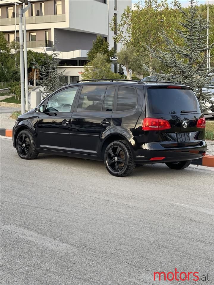 2013' Volkswagen Touran photo #5