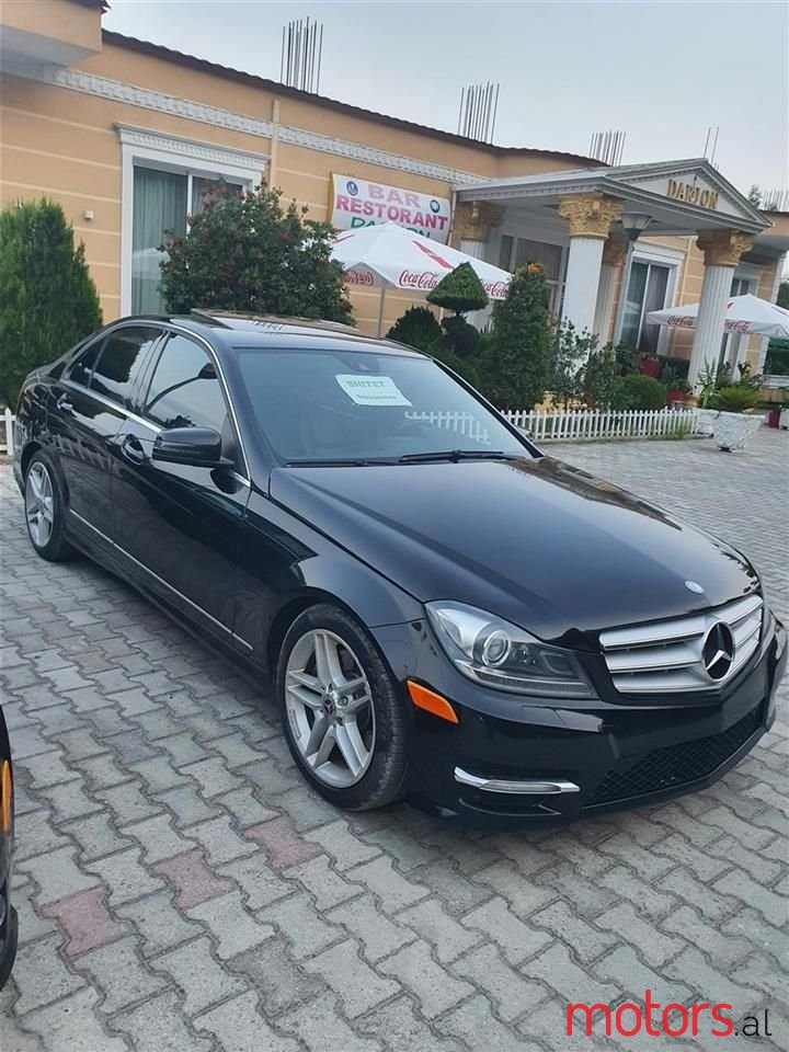 2012' Mercedes-Benz C 300 photo #6