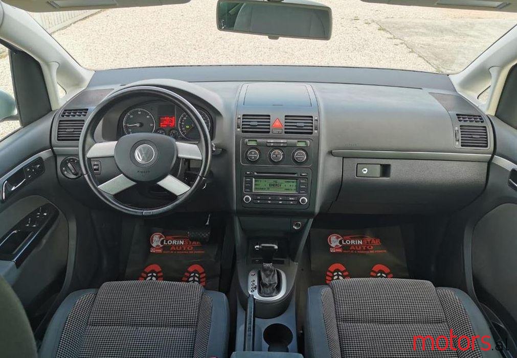 2004' Volkswagen Touran photo #1