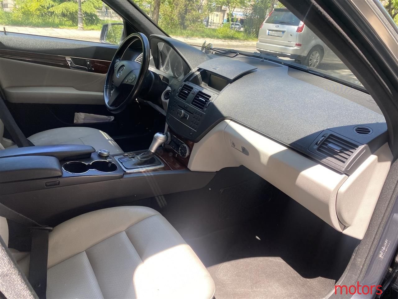 2011' Mercedes-Benz C 300 photo #6