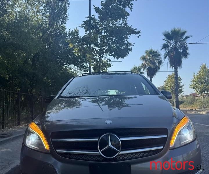 2014' Mercedes-Benz B 250 photo #5
