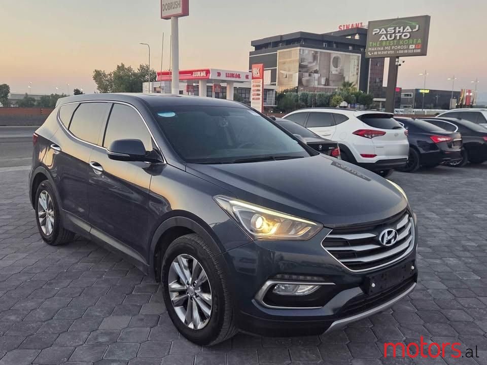 2016' Hyundai Santa Fe photo #1