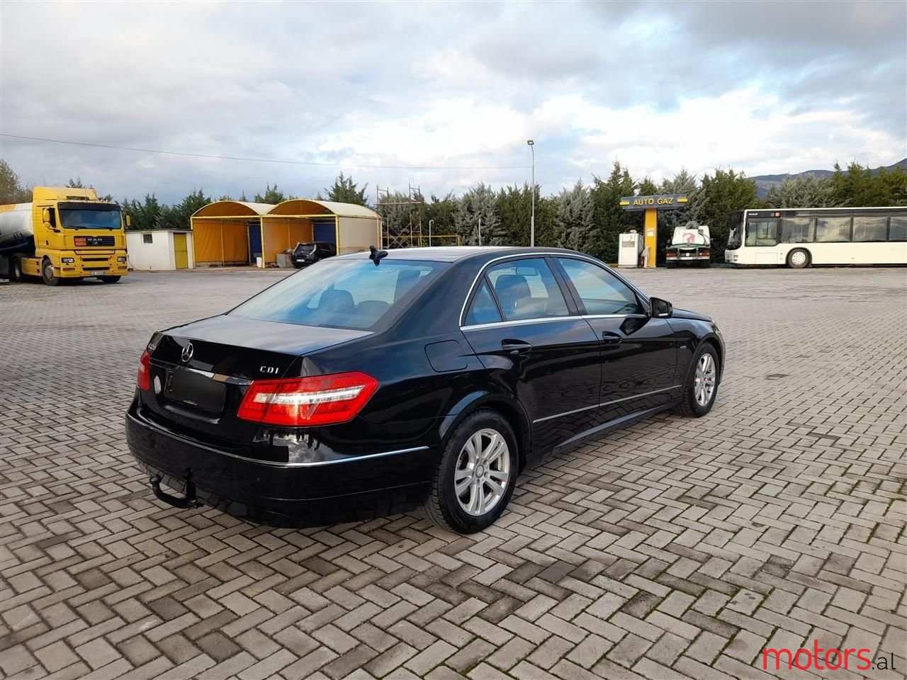 2010' Mercedes-Benz E 220 photo #3
