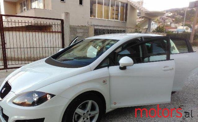 2011' SEAT Leon photo #2