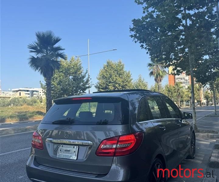 2014' Mercedes-Benz B 250 photo #2