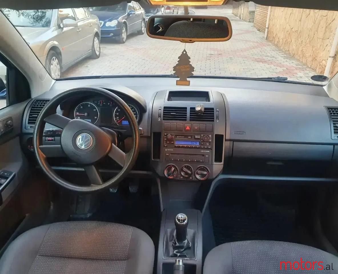 2004' Volkswagen Polo photo #3