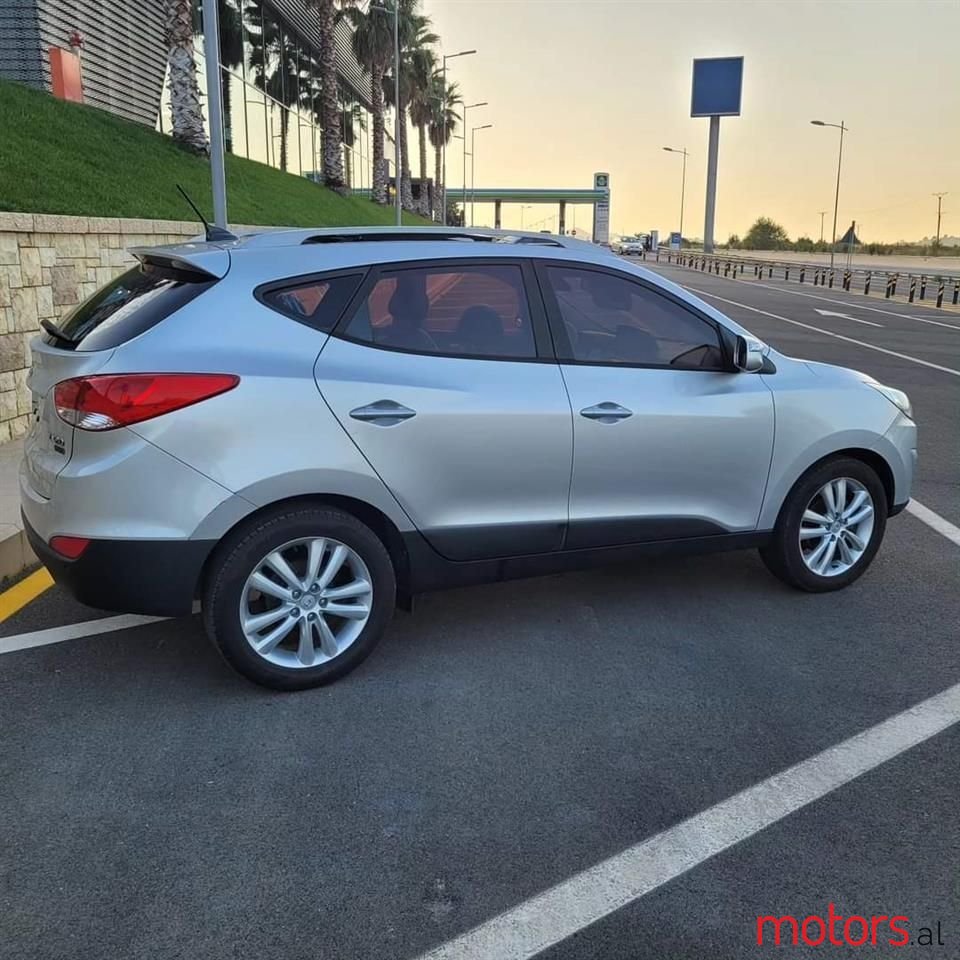 2010' Hyundai Tucson photo #2