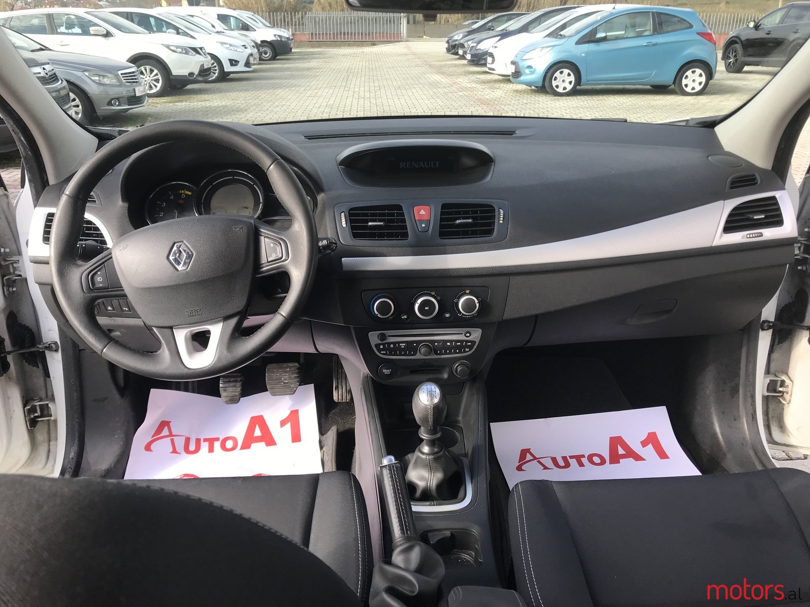 2010' Renault Megane photo #7