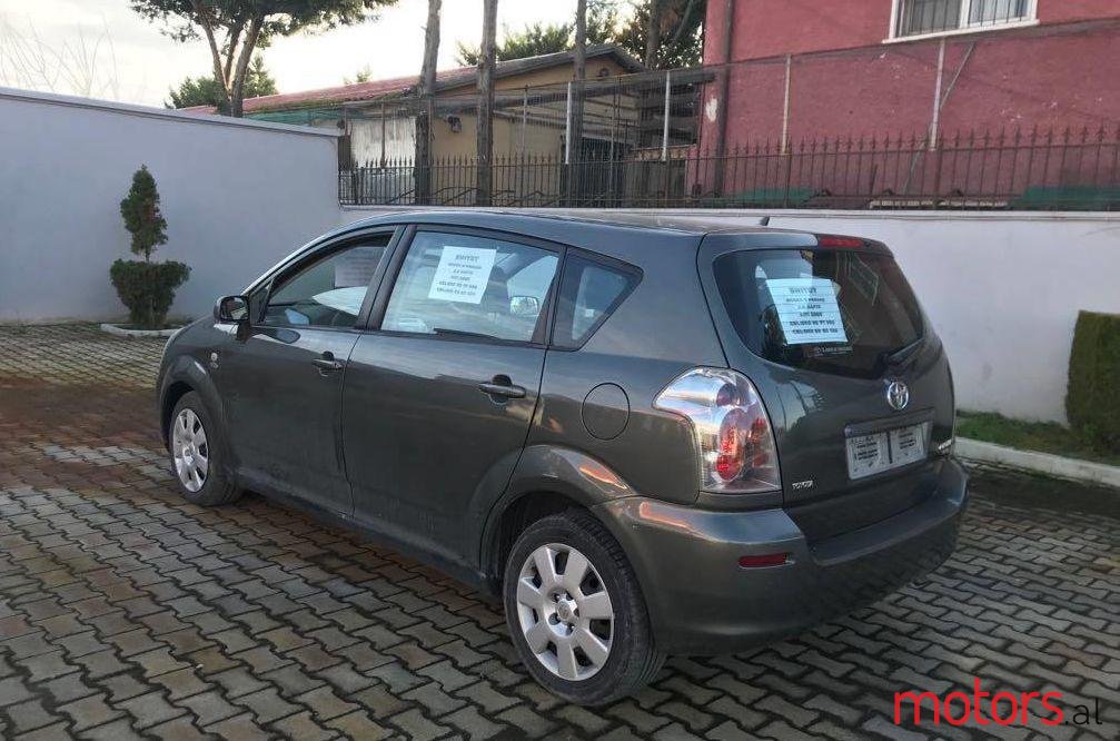 2006' Toyota Corolla Verso photo #1