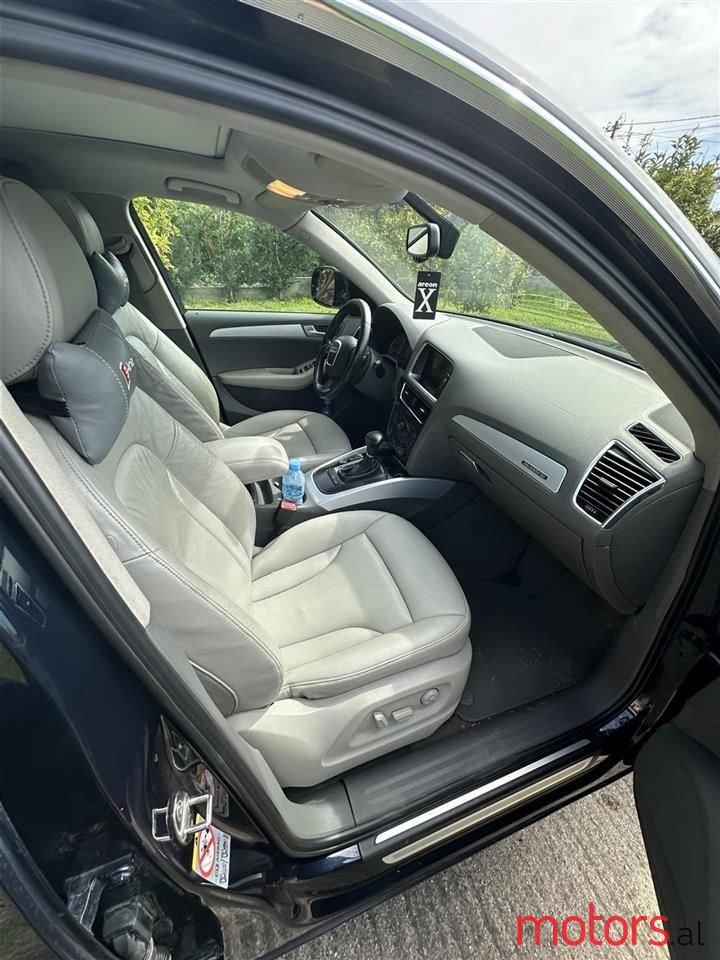 2010' Audi Q5 photo #5