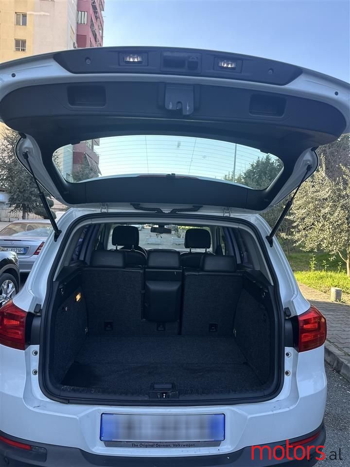 2015' Volkswagen Tiguan photo #4
