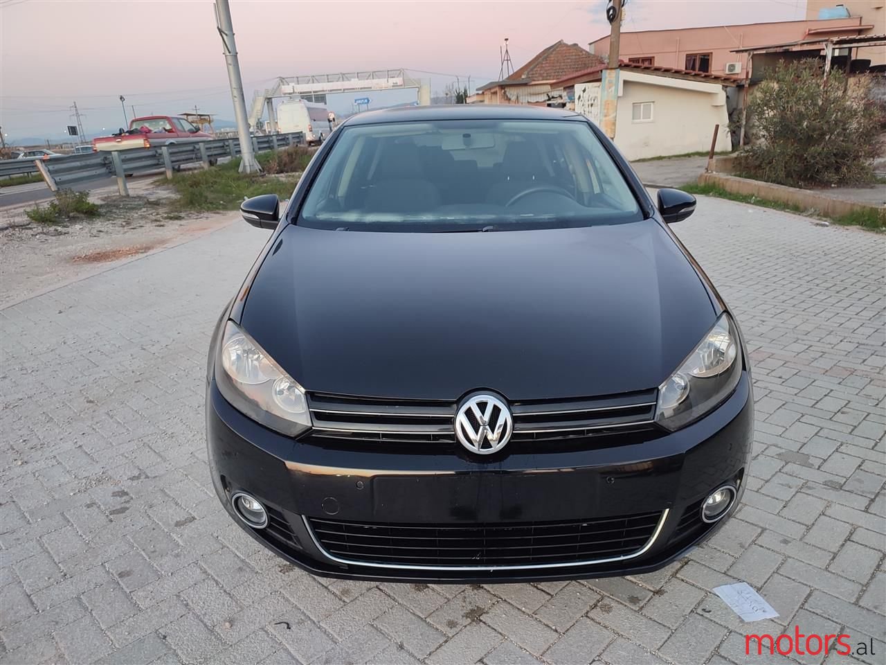 2009' Volkswagen Golf photo #2