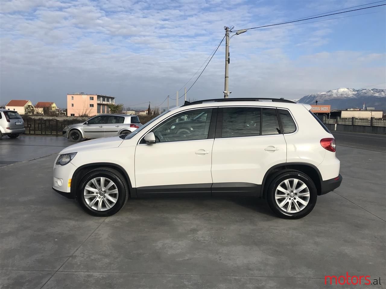 2010' Volkswagen Tiguan photo #1