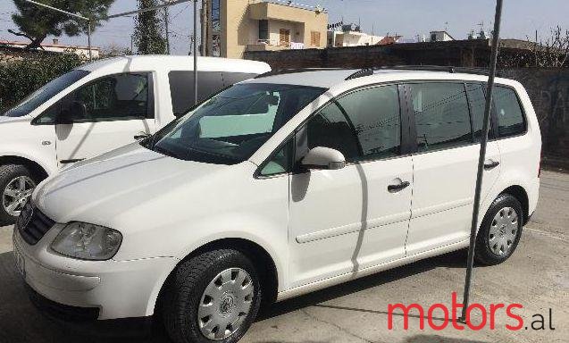 2005' Volkswagen Touran photo #1