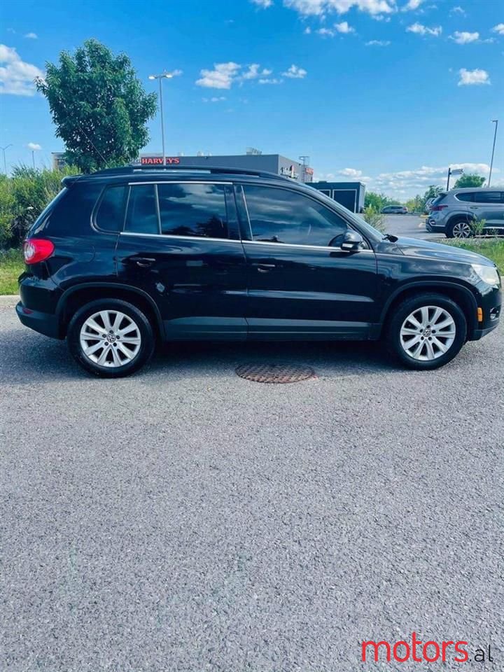 2010' Volkswagen Tiguan photo #3