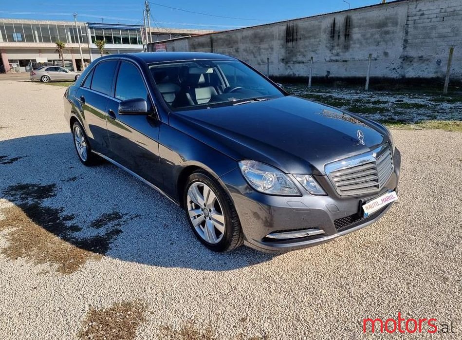 2013' Mercedes-Benz E 220 photo #1