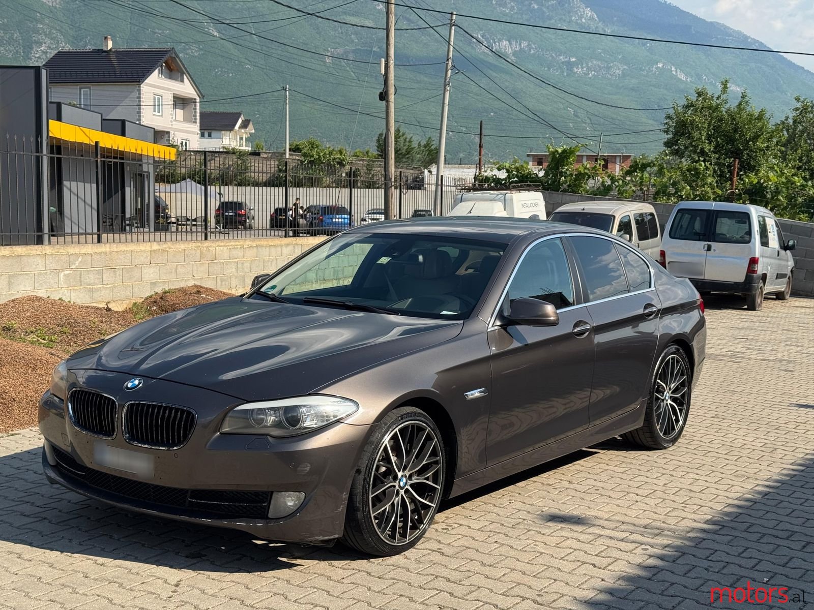 2010' BMW 530 photo #1