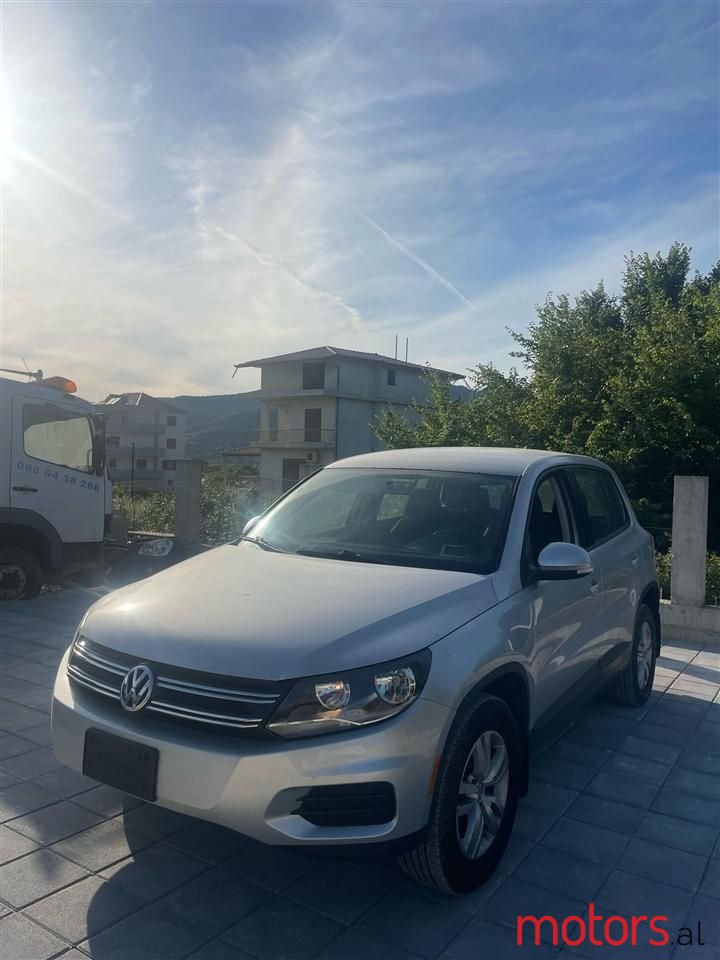 2014' Volkswagen Touareg photo #6