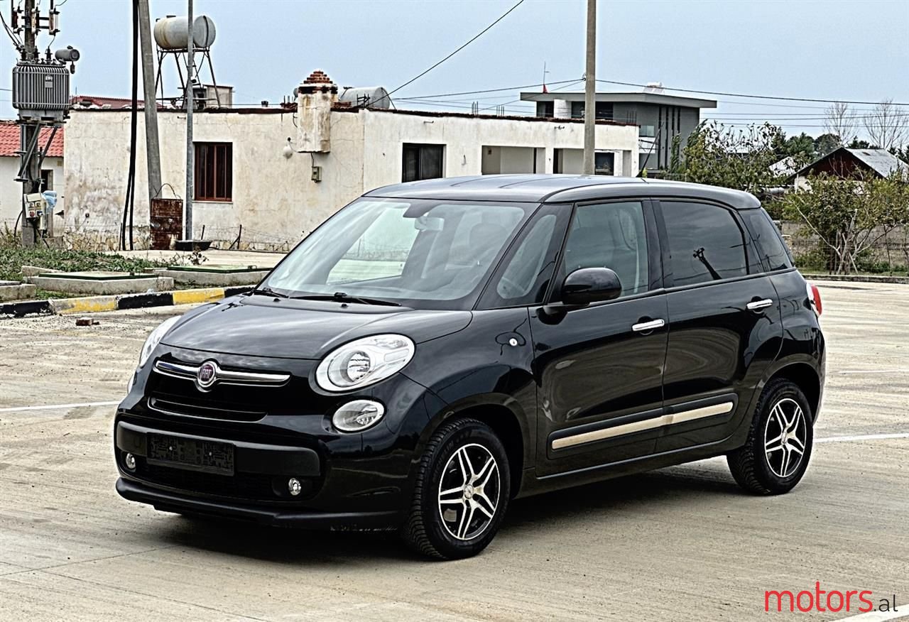 2013' Fiat 500L photo #1