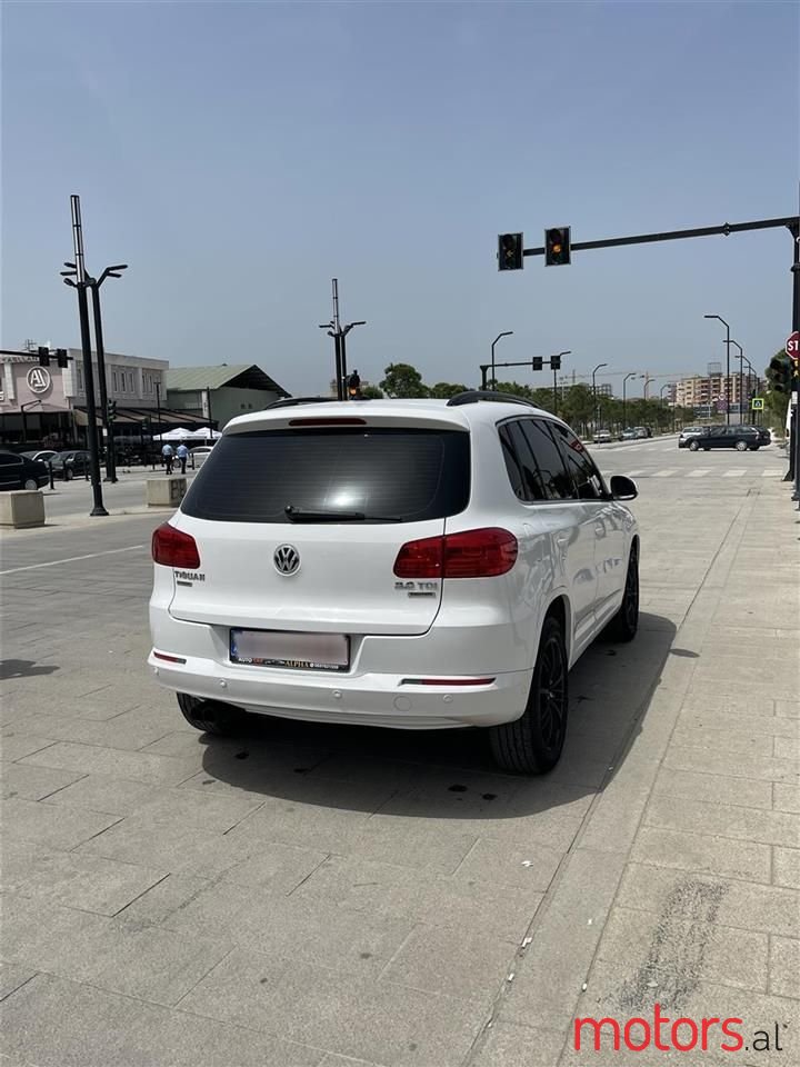 2012' Volkswagen Tiguan photo #3