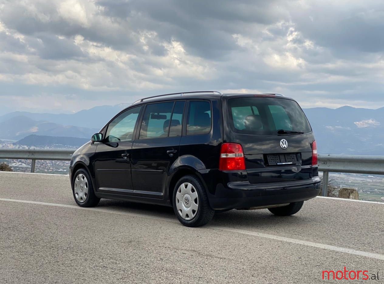 2005' Volkswagen Touran photo #1