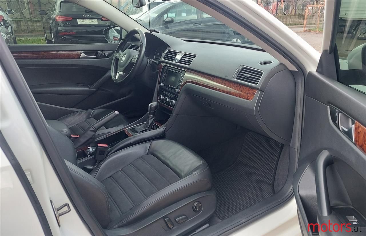 2012' Volkswagen Passat photo #4