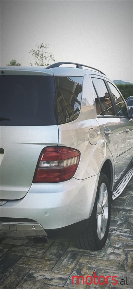 2006' Mercedes-Benz 320 photo #2