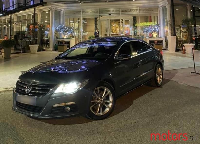 2011' Volkswagen Passat photo #1