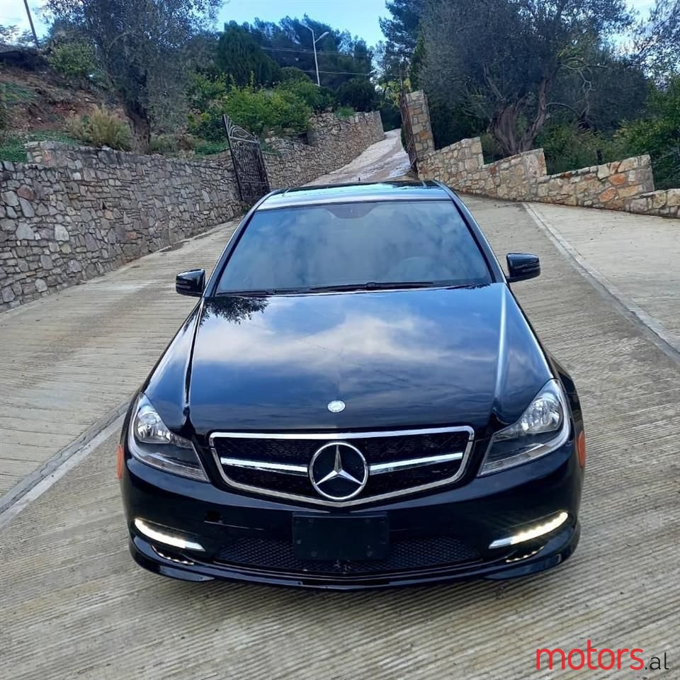 2011' Mercedes-Benz 300 photo #5