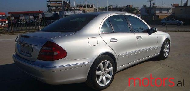 2004' Mercedes-Benz E-Class photo #2