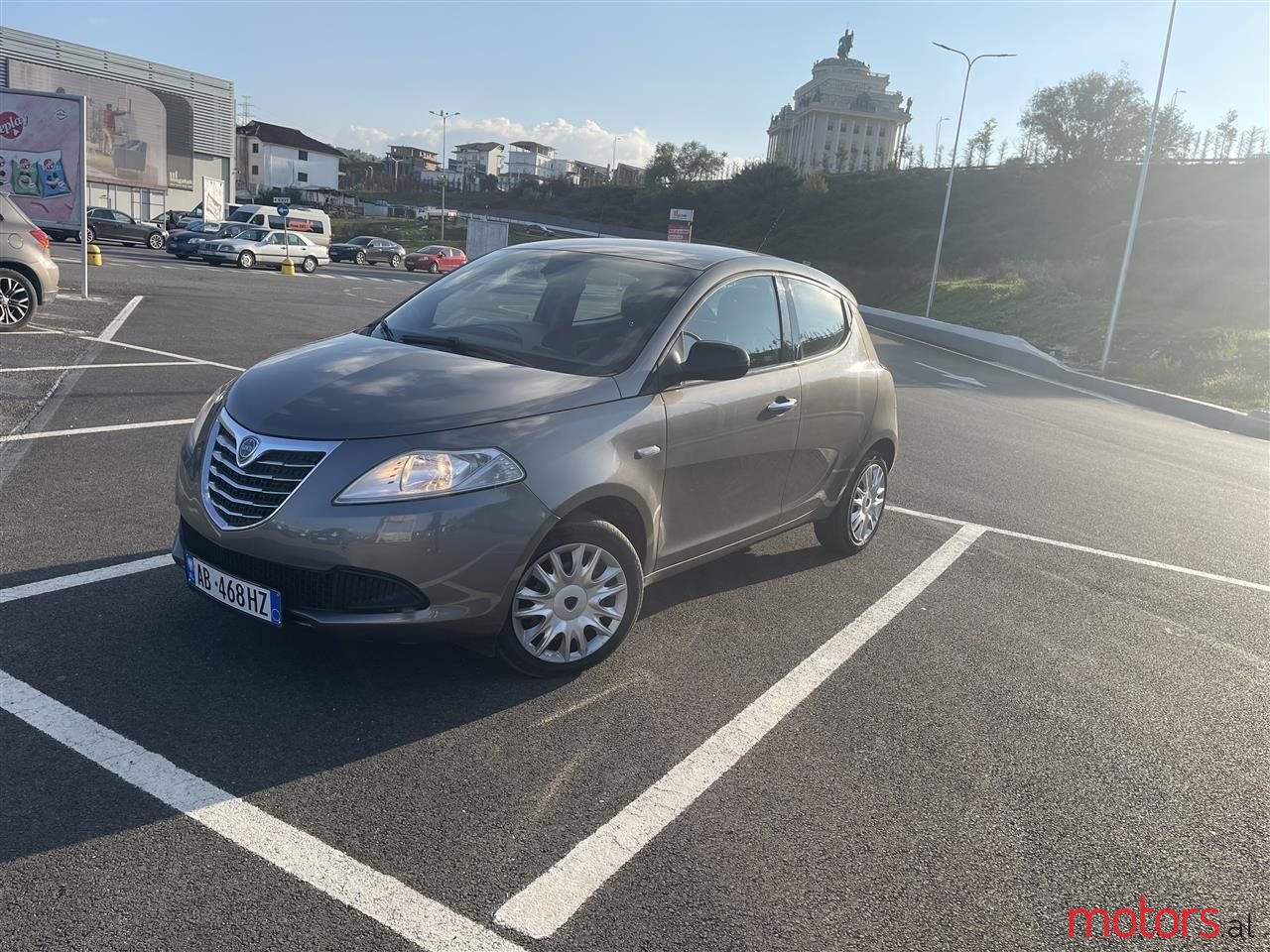 2013' Lancia Ypsilon photo #3