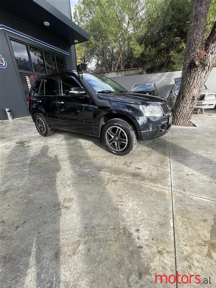 2010' Suzuki Grand Vitara photo #1