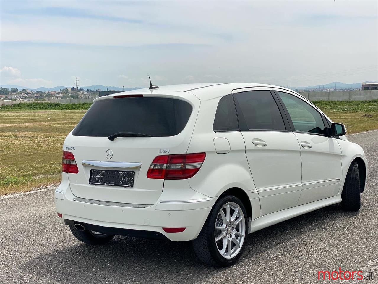 2011' Mercedes-Benz B 200 photo #5