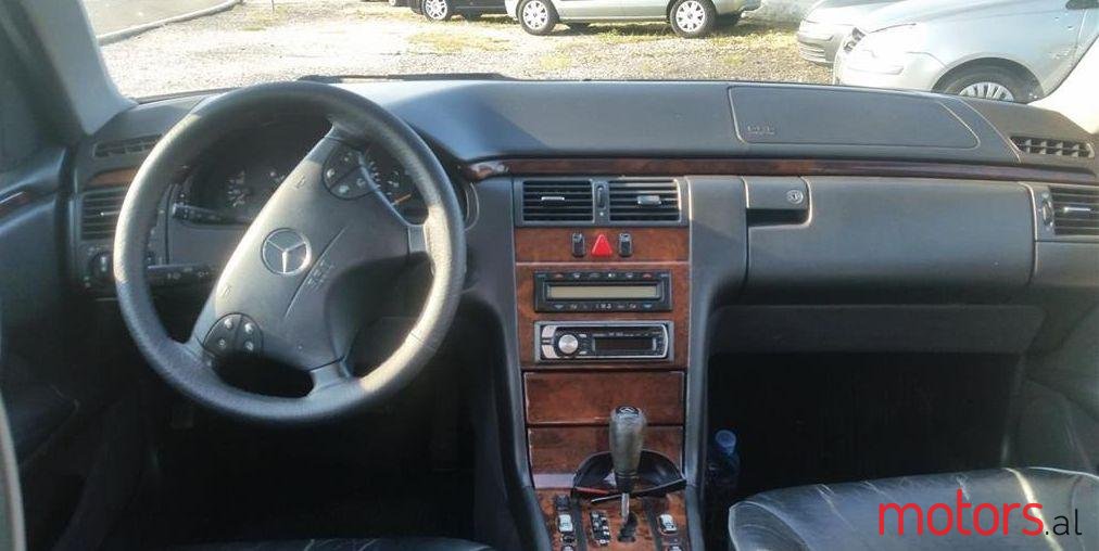 2000' Mercedes-Benz 270 photo #1