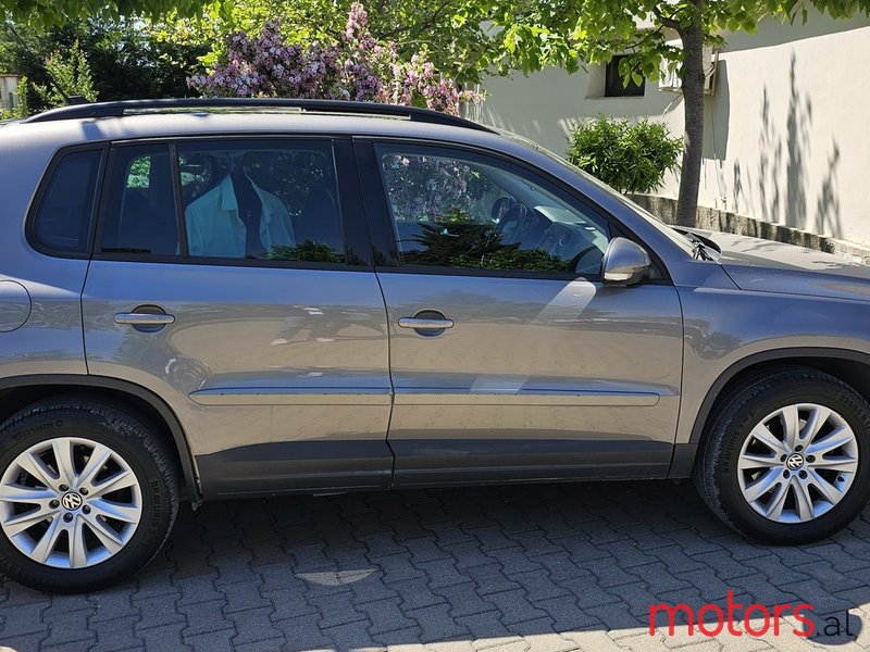 2008' Volkswagen Tiguan photo #1