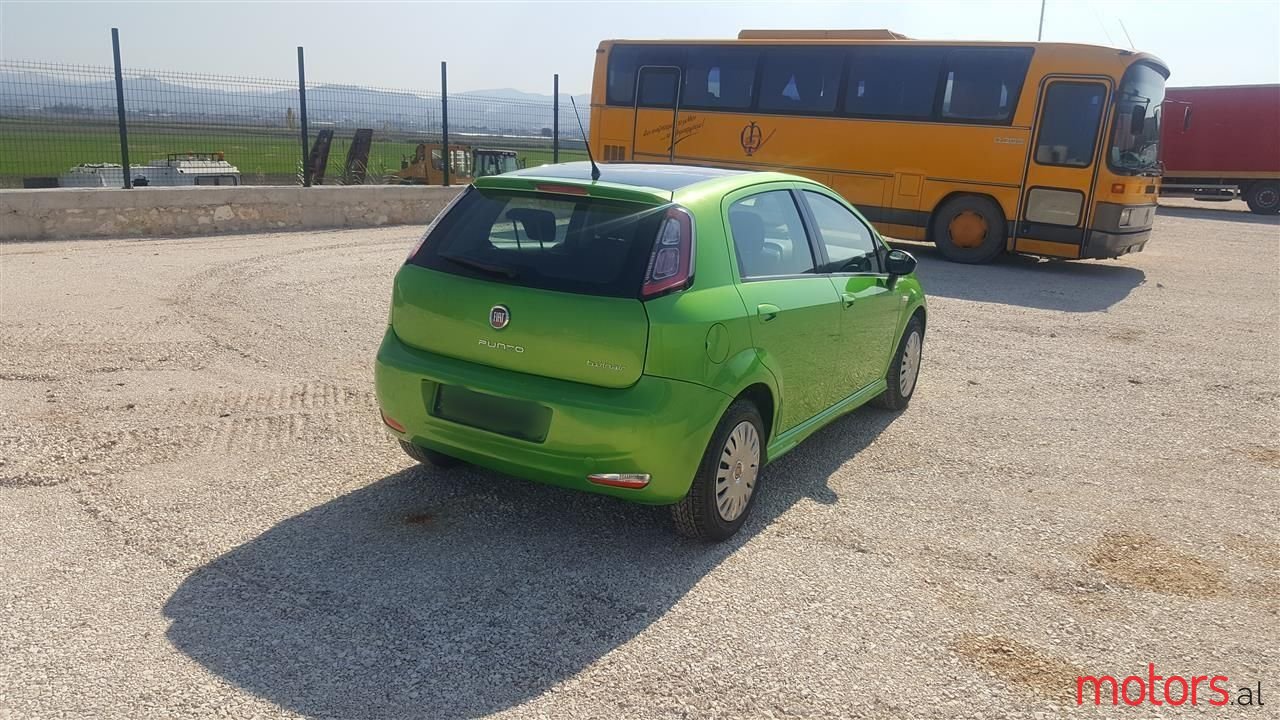 2013' Fiat Punto Evo photo #5