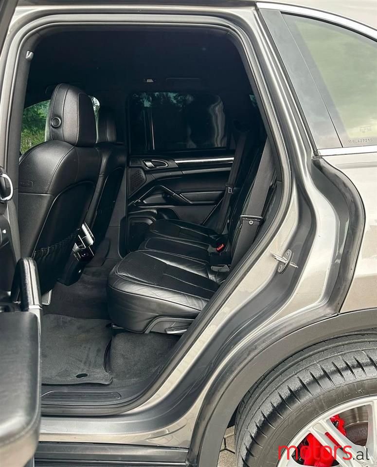 2010' Porsche Cayenne photo #4