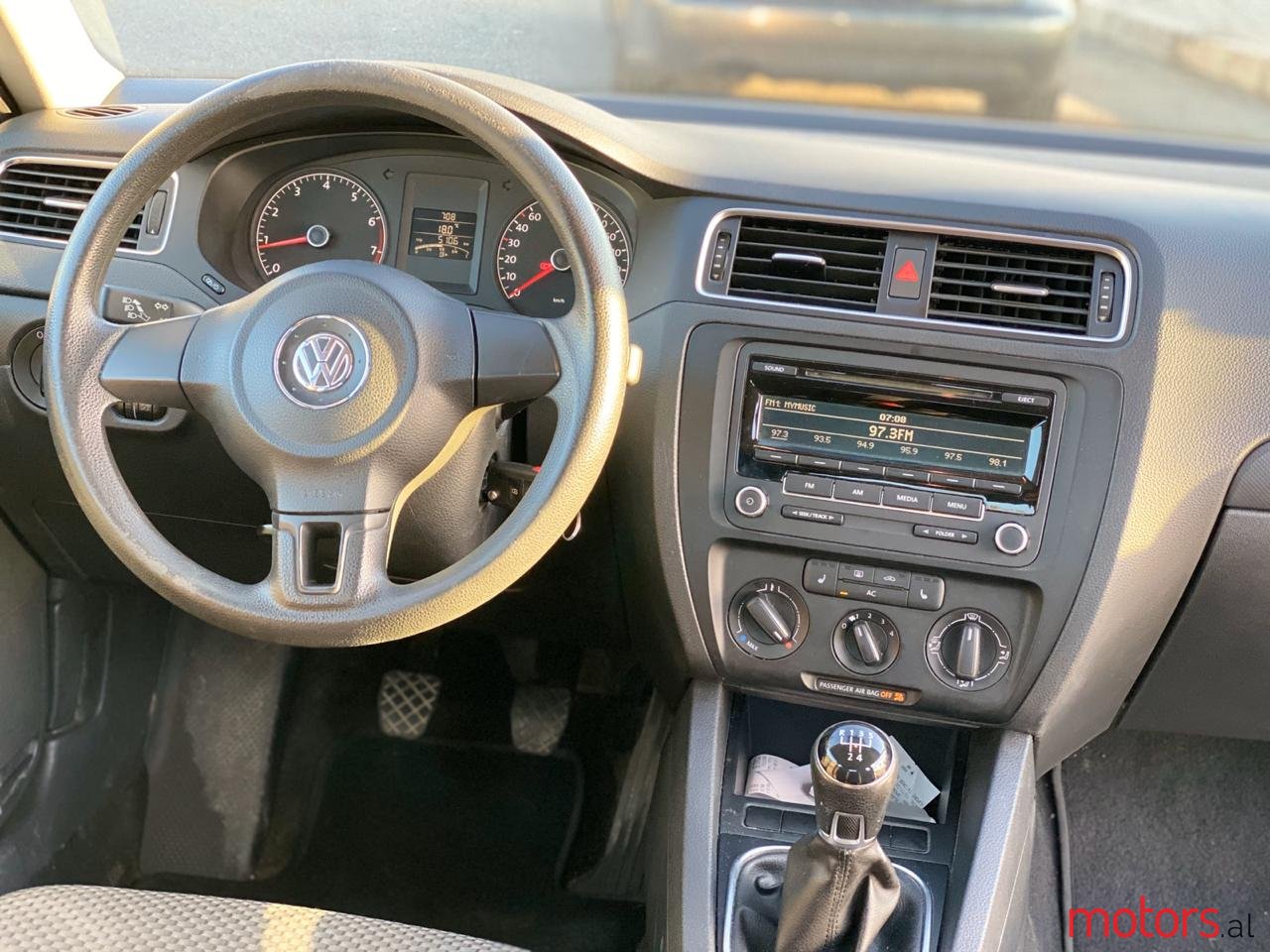 2012' Volkswagen Jetta photo #5