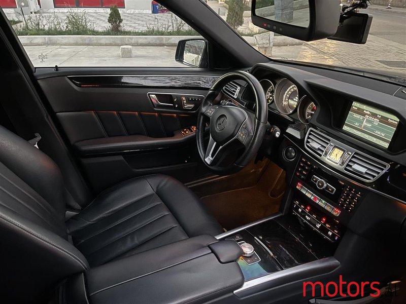 2013' Mercedes-Benz E 300 photo #5