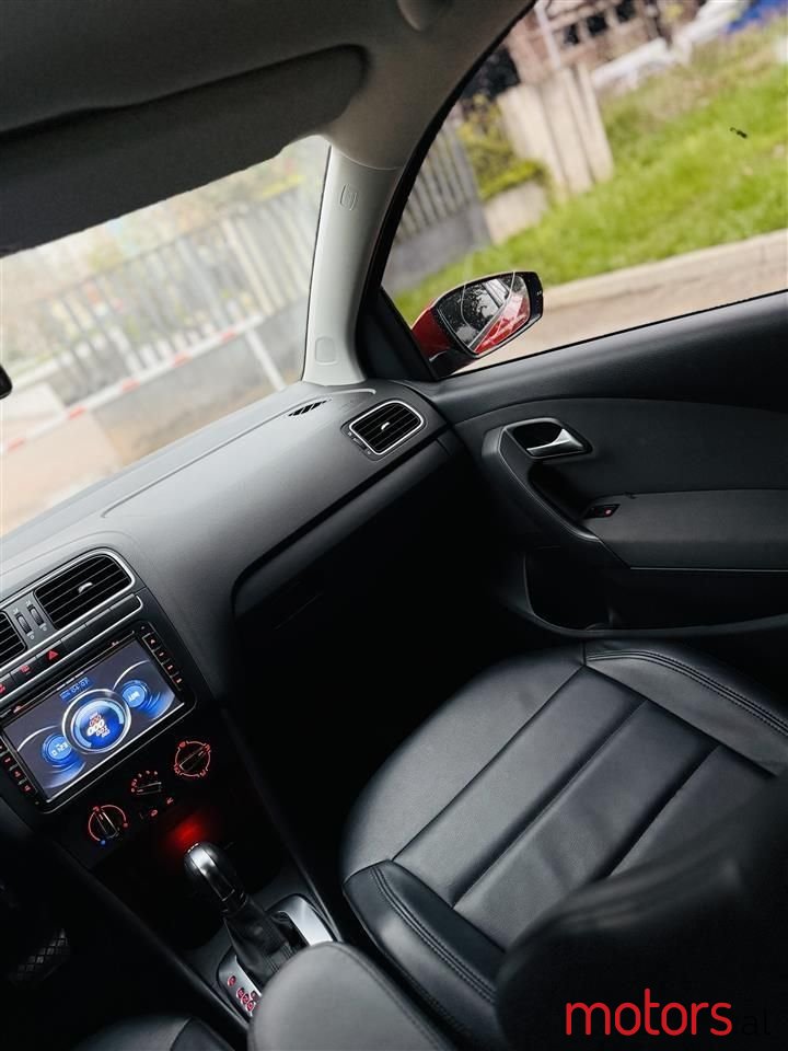2014' Volkswagen Polo photo #2