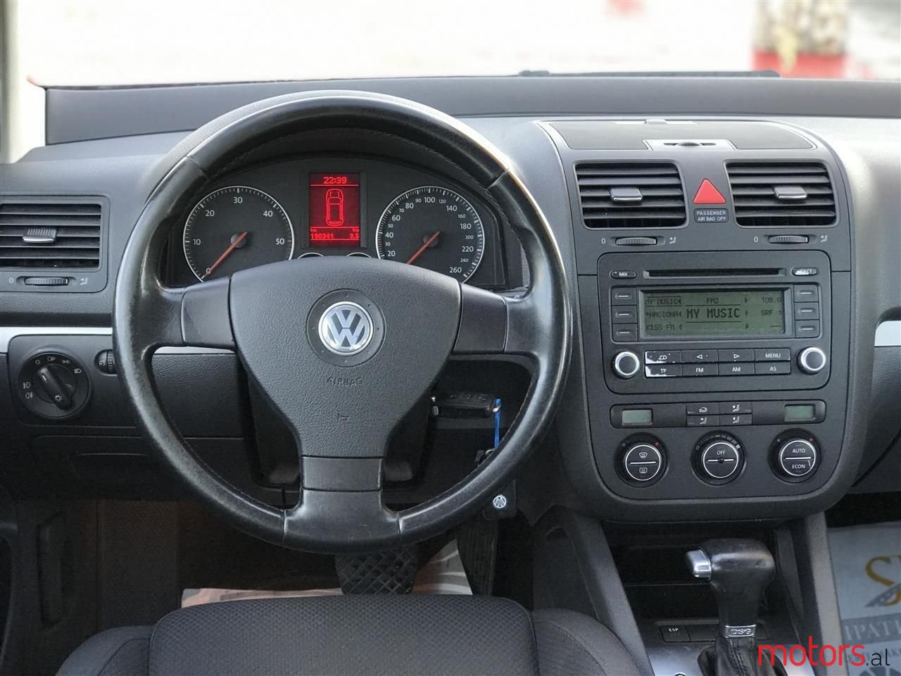 2005' Volkswagen Golf photo #2