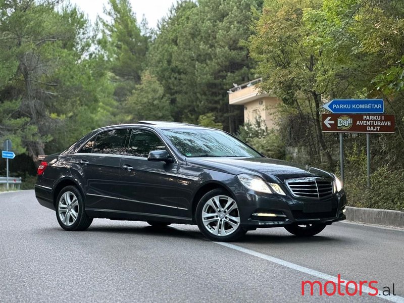 2011' Mercedes-Benz E 220 photo #2