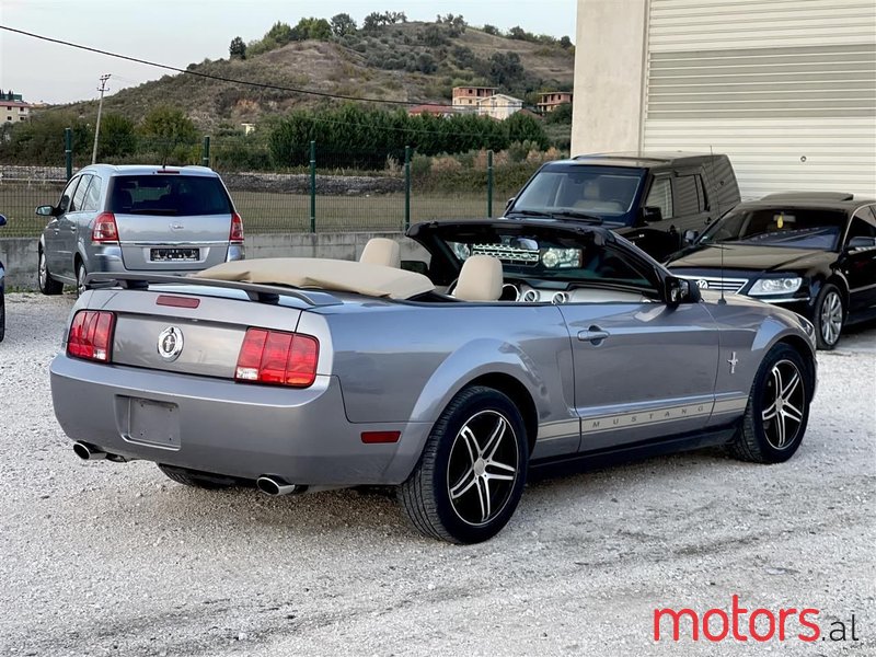 2006' Ford Mustang photo #3