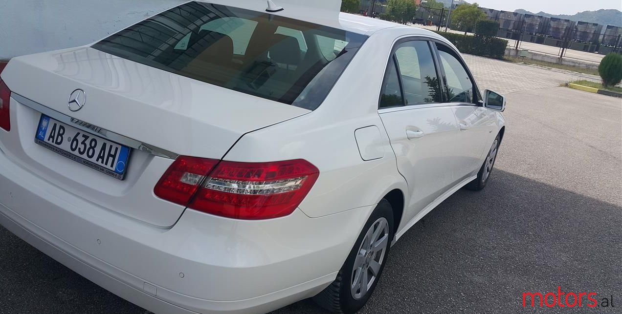 2013' Mercedes-Benz E 200 photo #1