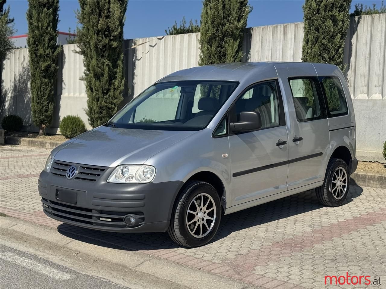 2010' Volkswagen Caddy photo #1