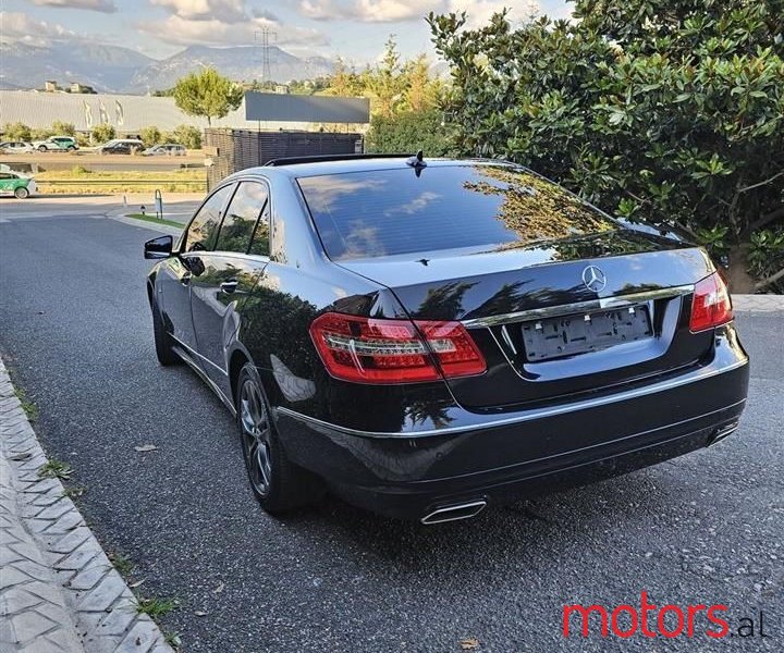 2012' Mercedes-Benz E 220 photo #6