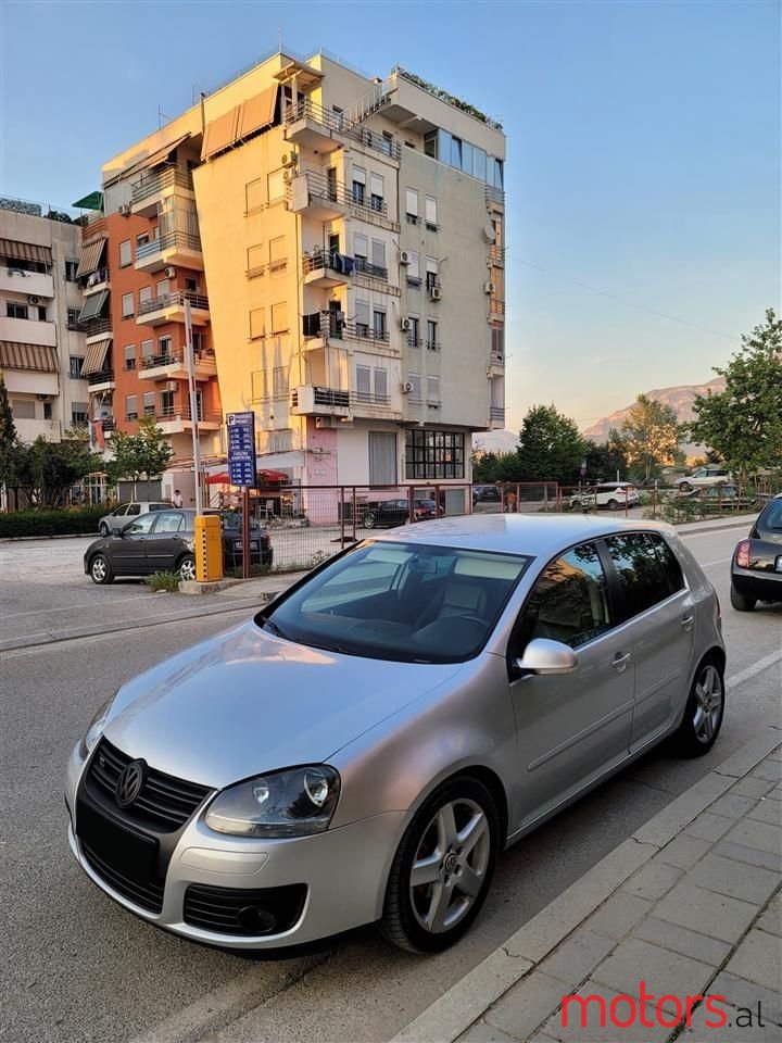 2008' Volkswagen Golf photo #3